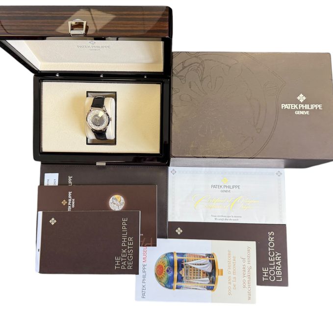 Patek Philippe World Time 5230G-014 Image 5